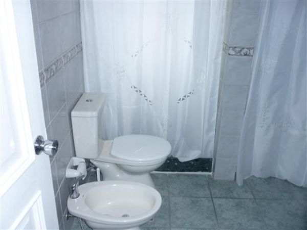 Calida casa ubicada a pocos metros del mar.