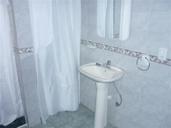 Calida casa ubicada a pocos metros del mar.