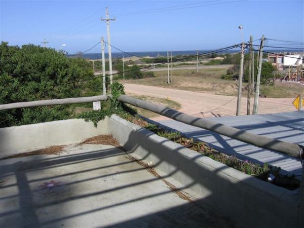 Calida casa ubicada a pocos metros del mar.