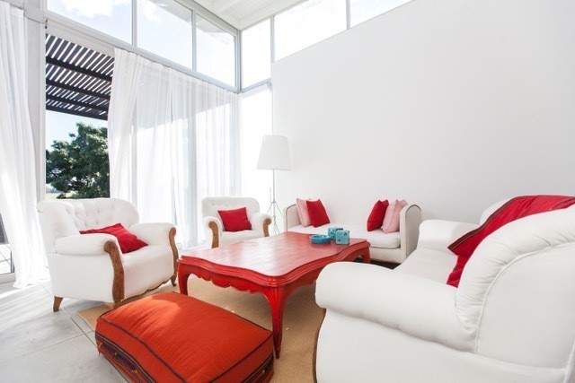 Moderna casa con pileta