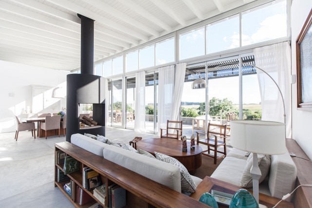 Moderna casa con pileta