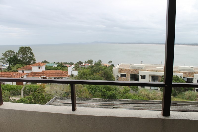 Lindo departamento en Punta Ballena con vista al mar