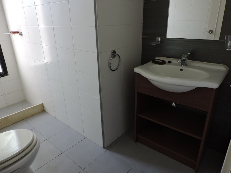 Moderna casa en alquiler y venta en Montoya.