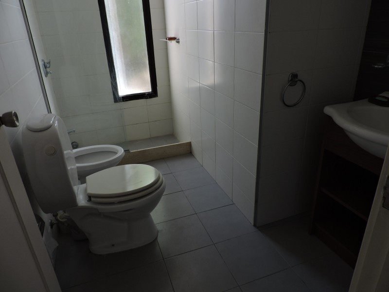 Moderna casa en alquiler y venta en Montoya.