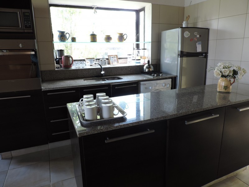 Moderna casa en alquiler y venta en Montoya.