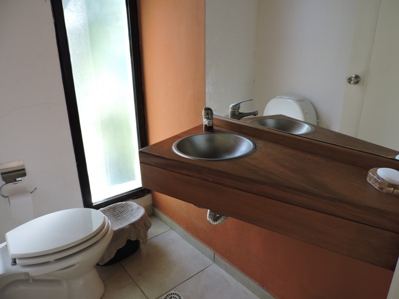 Moderna casa en alquiler y venta en Montoya.