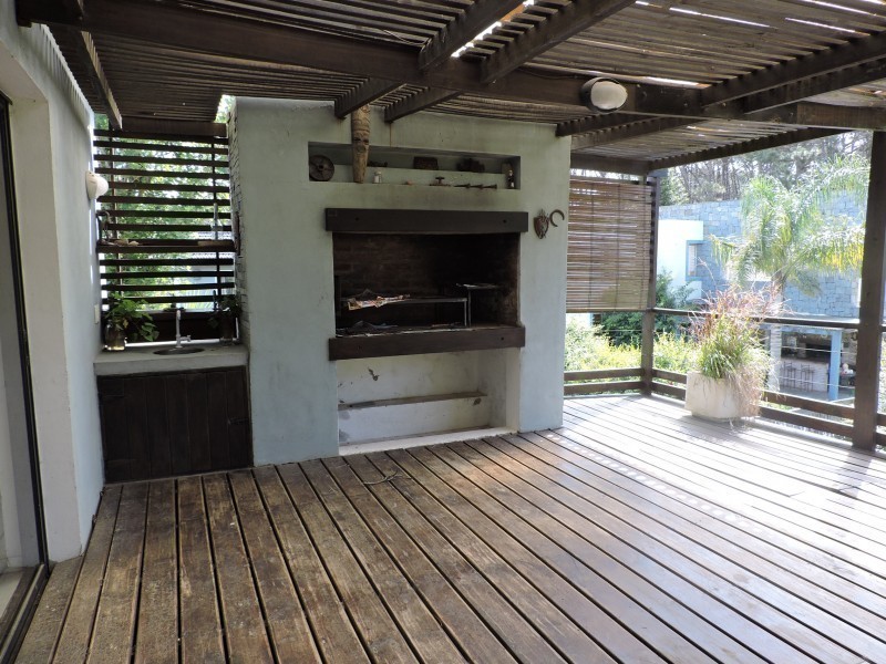 Moderna casa en alquiler y venta en Montoya.