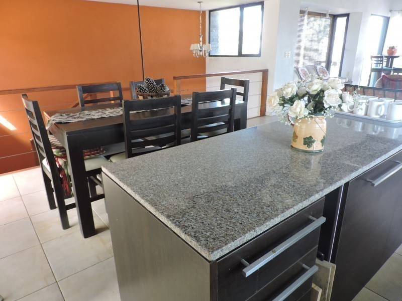 Moderna casa en alquiler y venta en Montoya.