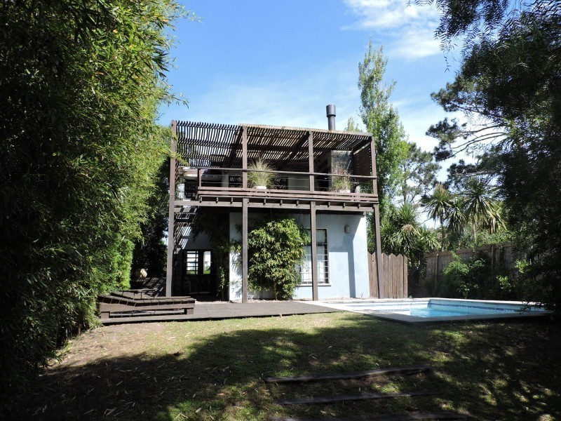 Moderna casa en alquiler y venta en Montoya.