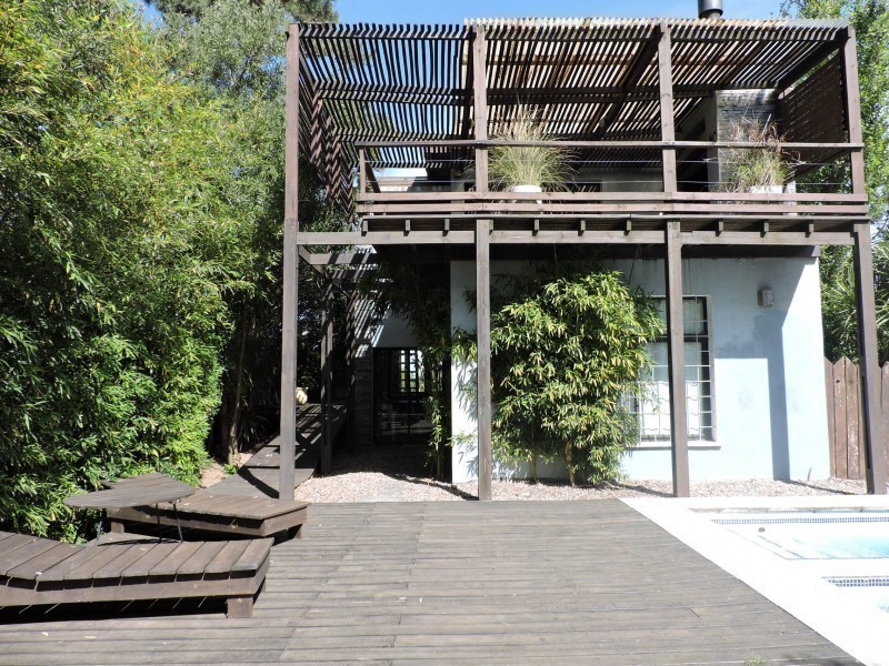 Moderna casa en alquiler y venta en Montoya.