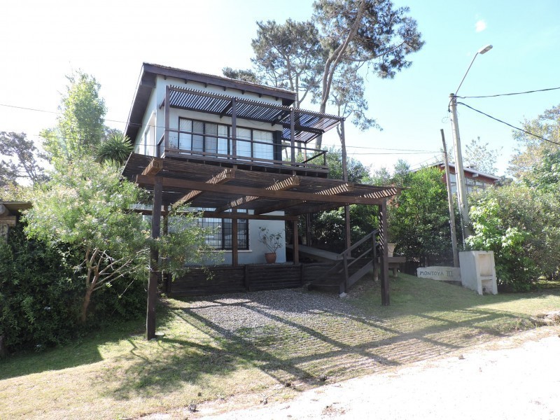 Moderna casa en alquiler y venta en Montoya.