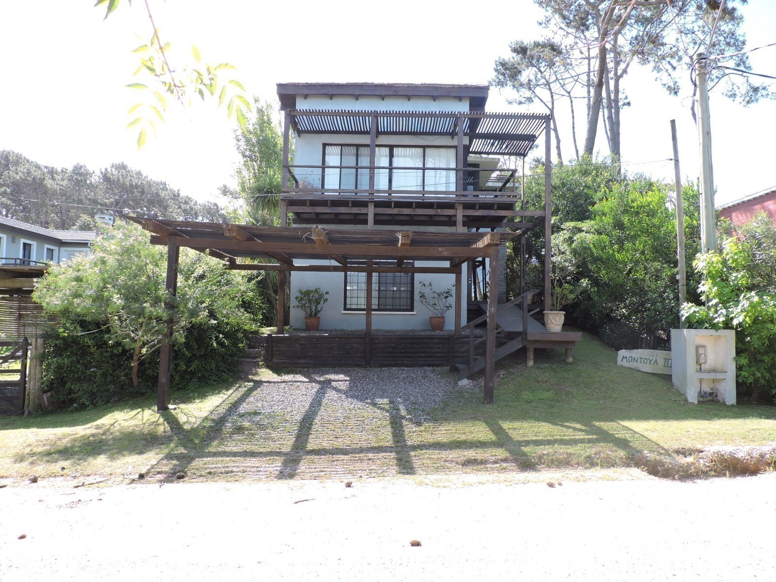 Moderna casa en alquiler y venta en Montoya.