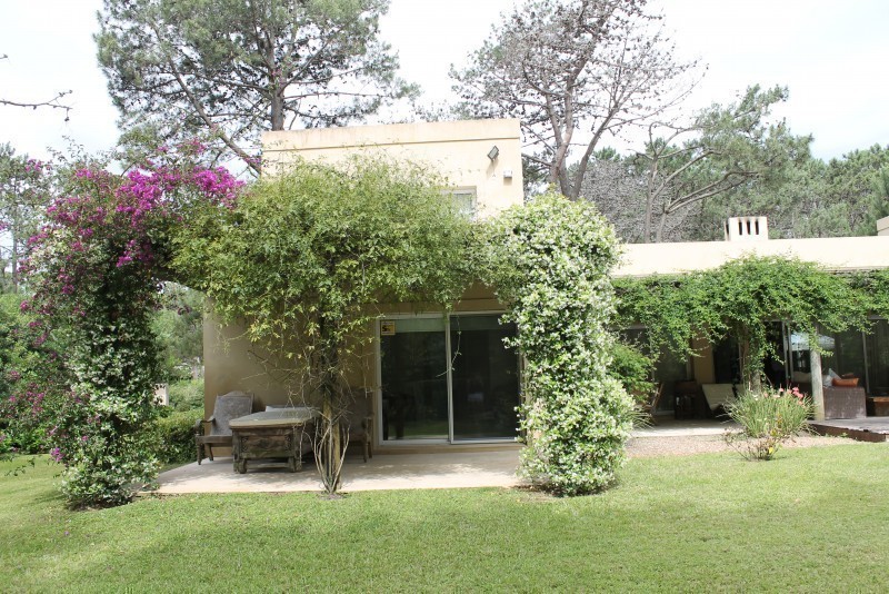 Excelente Casa con pileta en Laguna Blanca en alquiler