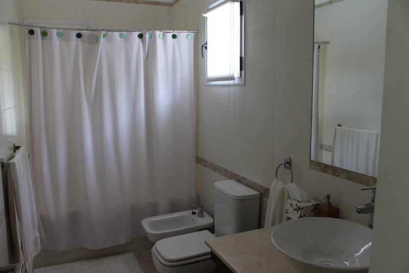Excelente Casa con pileta en Laguna Blanca en alquiler