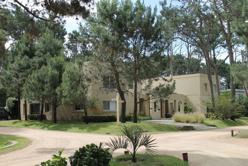 Excelente Casa con pileta en Laguna Blanca en alquiler
