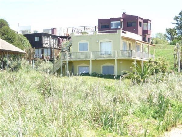 Amplia casa ubicada en Altos de Punta de Piedra