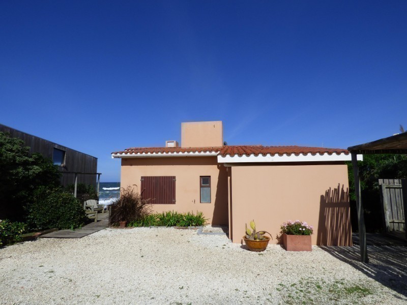 Casa en alquiler y venta en primera linea Jose Ignacio