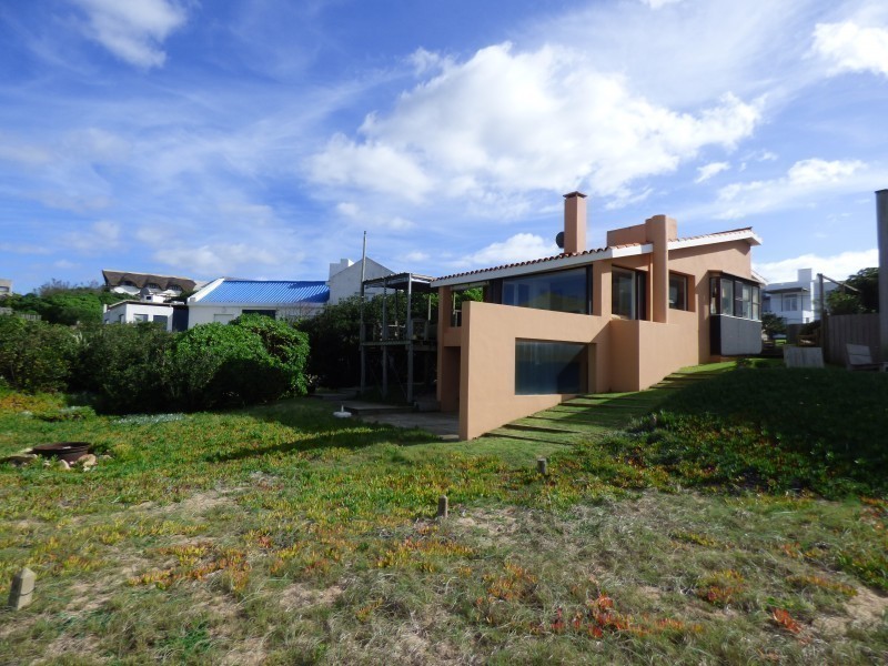 Casa en alquiler y venta en primera linea Jose Ignacio