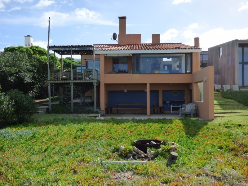 Casa en alquiler y venta en primera linea Jose Ignacio