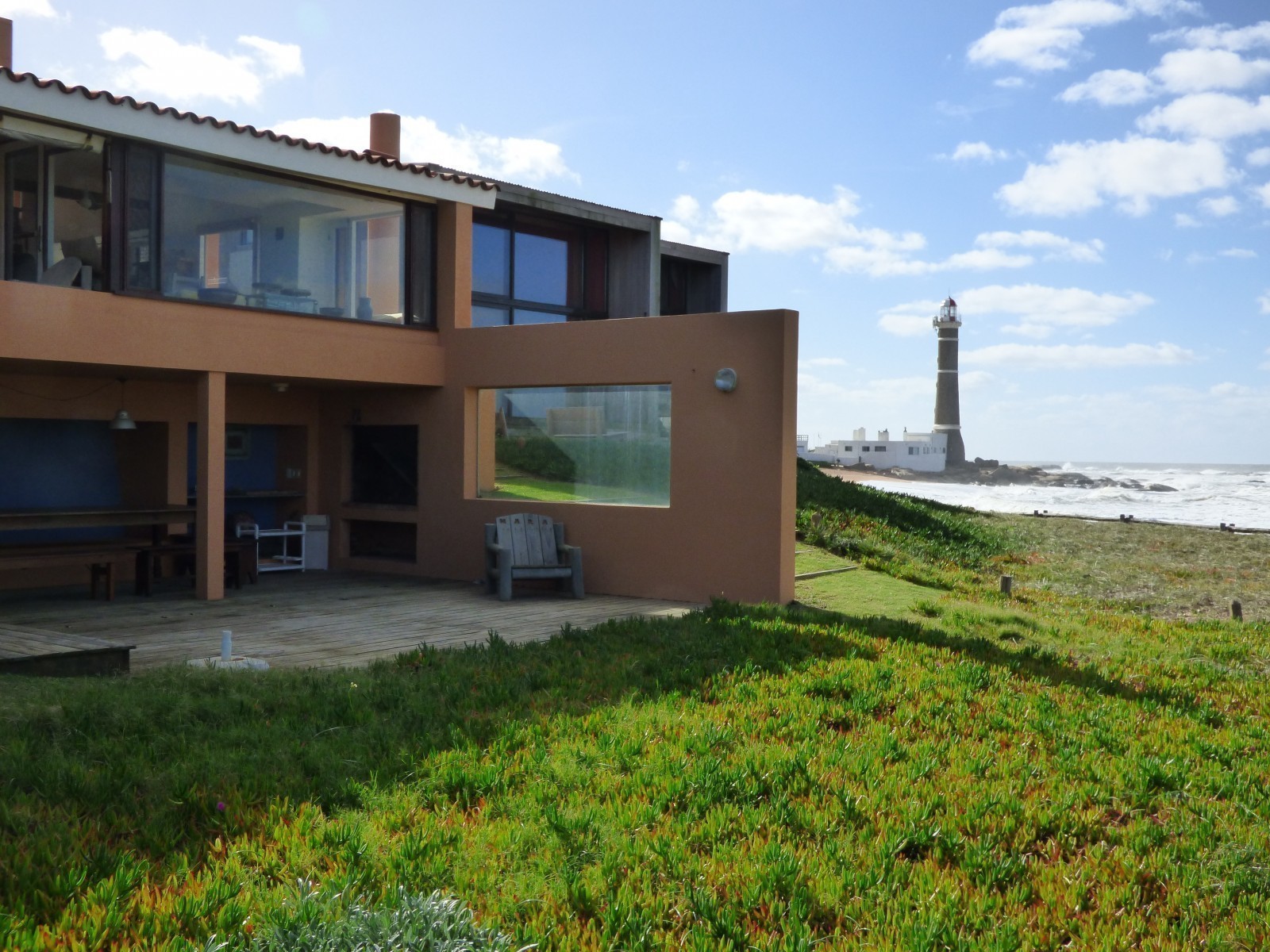 Casa en alquiler y venta en primera linea Jose Ignacio