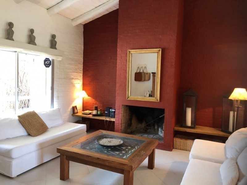 Linda casa en alquiler en Montoya