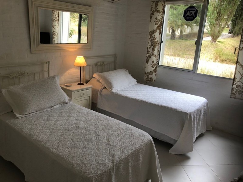 Linda casa en alquiler en Montoya