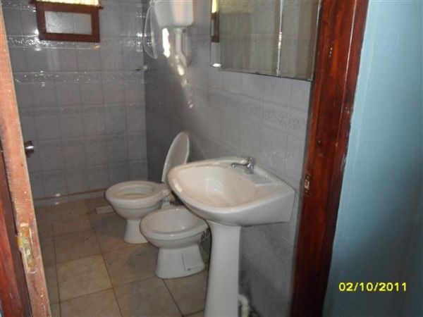 Amplia casa ubicada a pocos metros del mar.