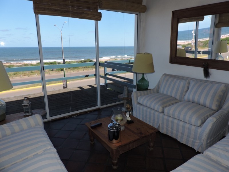 Amplio depto con excelente vista Montoya en venta  