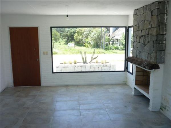 Casa a estrenar ubicada a media cuadra del mar.