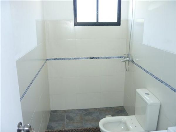 Casa a estrenar ubicada a media cuadra del mar.