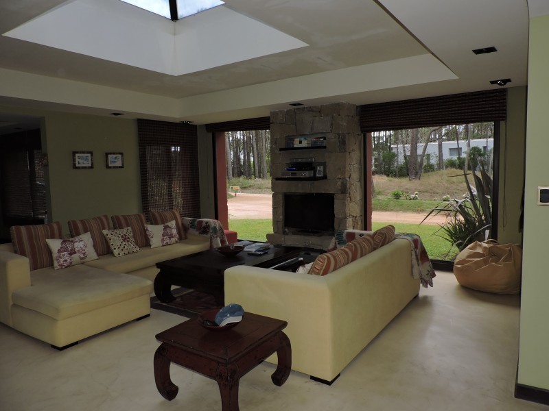 Espectacular casa en alquiler en Laguna Blanca 