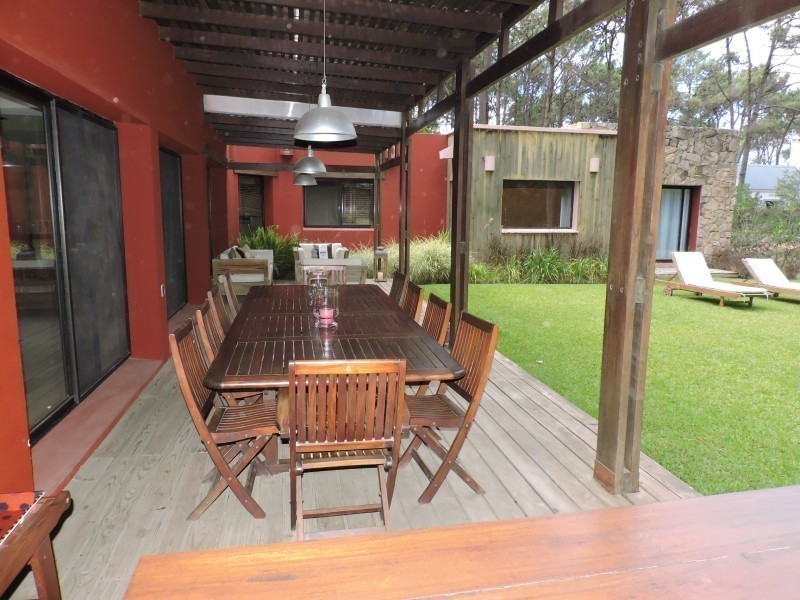Espectacular casa en alquiler en Laguna Blanca 