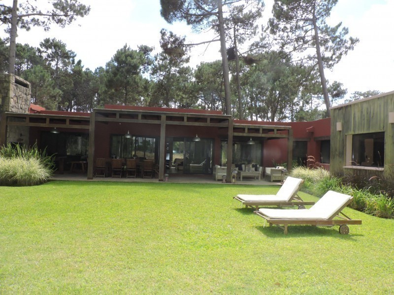 Espectacular casa en alquiler en Laguna Blanca 