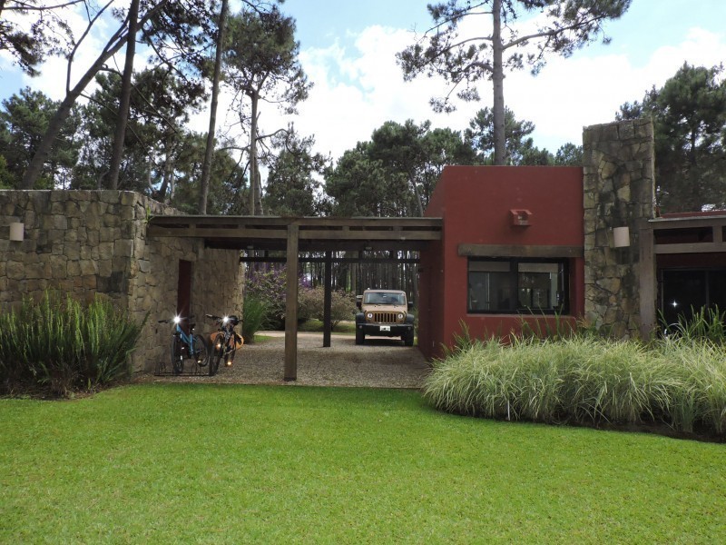 Espectacular casa en alquiler en Laguna Blanca 