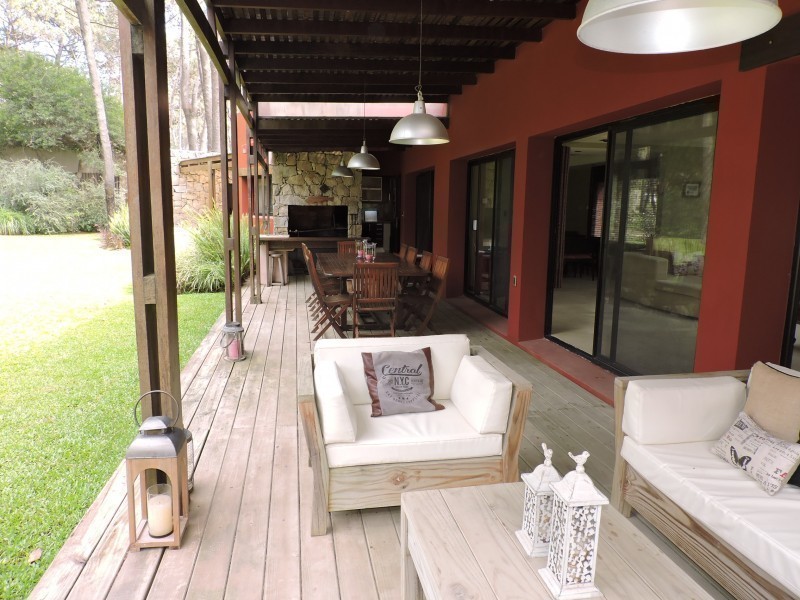 Espectacular casa en alquiler en Laguna Blanca 