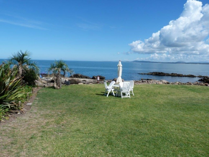 Exclusiva planta baja frente al mar con excelente vista