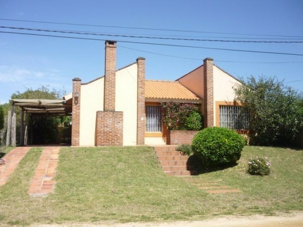 Casa en alquiler en Balneario Buenos Aires.