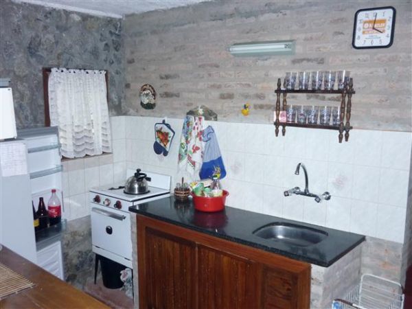 Acogedora casa de piedra cerca del mar.