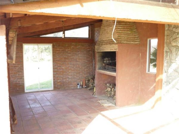 Acogedora casa de piedra cerca del mar.