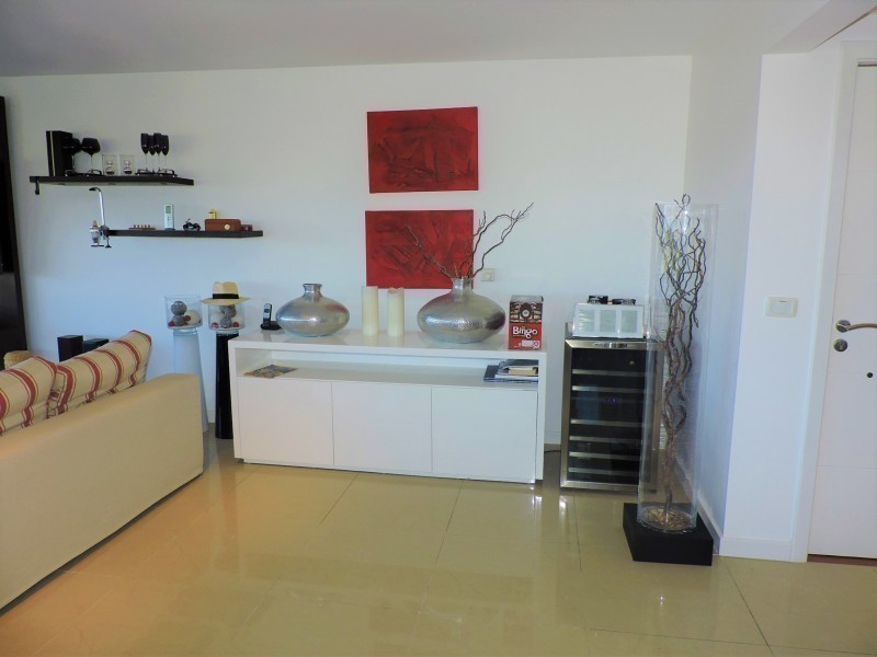 Excelente apartamento esquinero primera linea de mar en Rincon del Indio