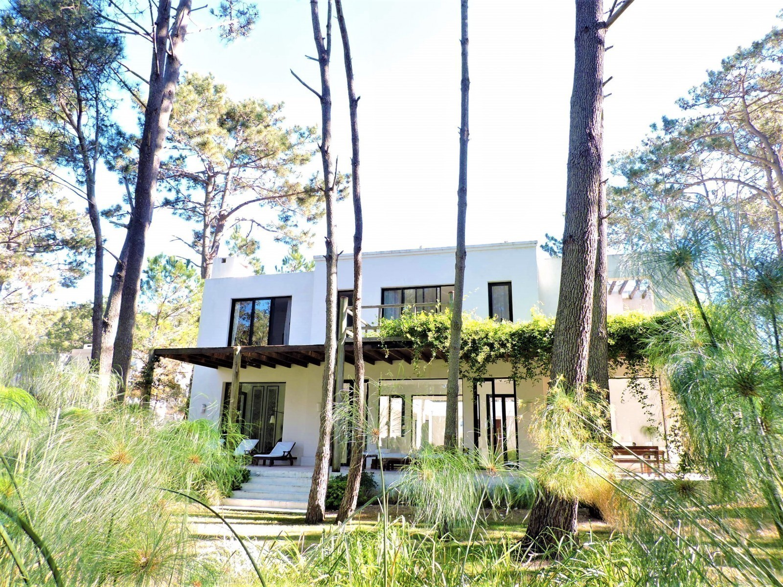 Excelente Casa en alquiler en Laguna Blanca 