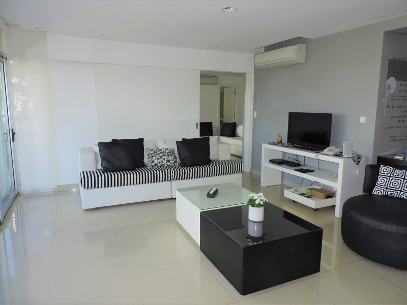 Hermoso apto semipiso a pasos de Playa Brava
