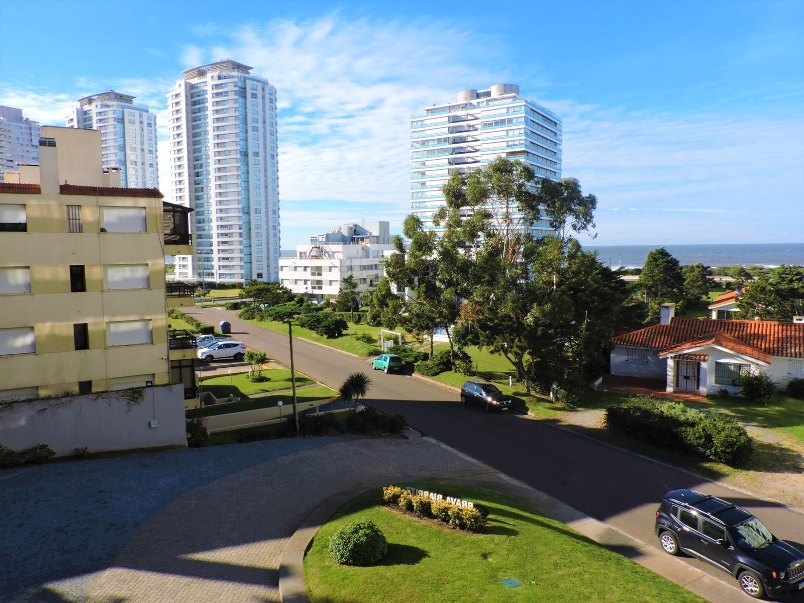 Hermoso apto semipiso a pasos de Playa Brava