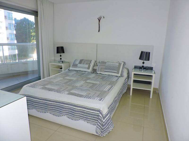 Hermoso apto semipiso a pasos de Playa Brava