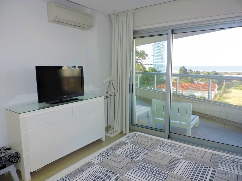 Hermoso apto semipiso a pasos de Playa Brava