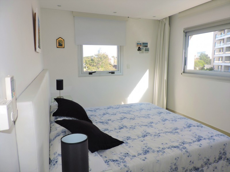 Hermoso apto semipiso a pasos de Playa Brava