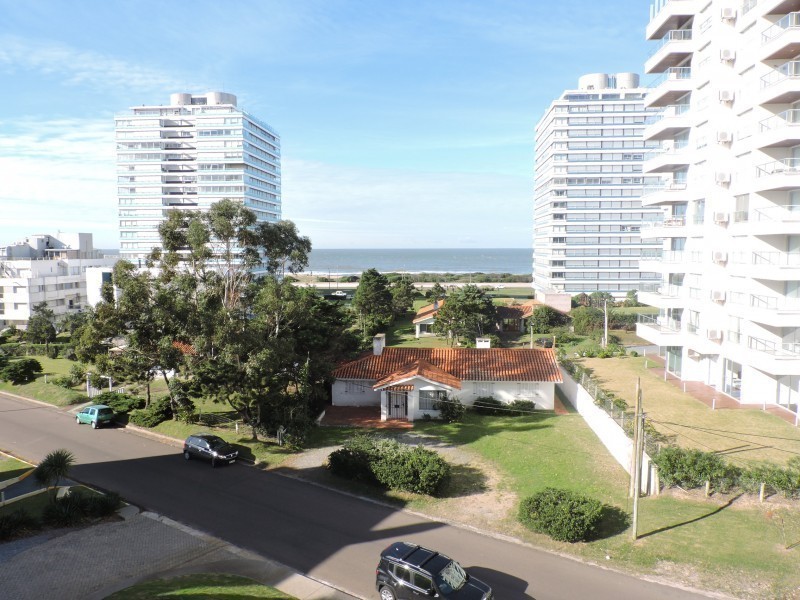 Hermoso semipiso con vista al mar a pasos de Playa Brava