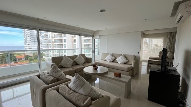 Hermoso semipiso con vista al mar a pasos de Playa Brava
