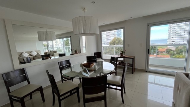 Hermoso semipiso con vista al mar a pasos de Playa Brava