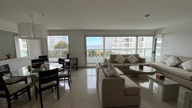 Hermoso semipiso con vista al mar a pasos de Playa Brava